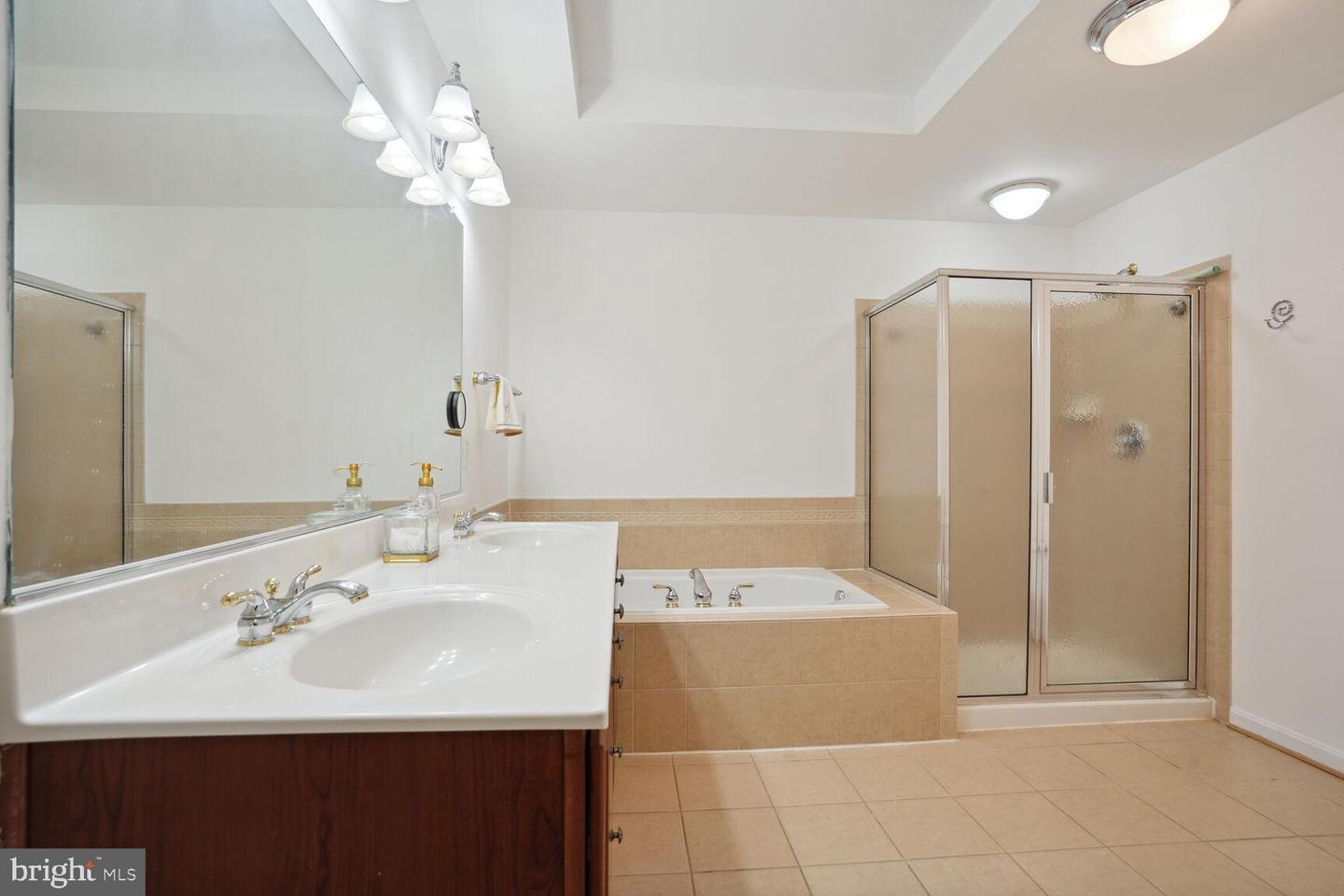 Photo 21 of 34 of 7129 Mason Grove Ct #12 townhome