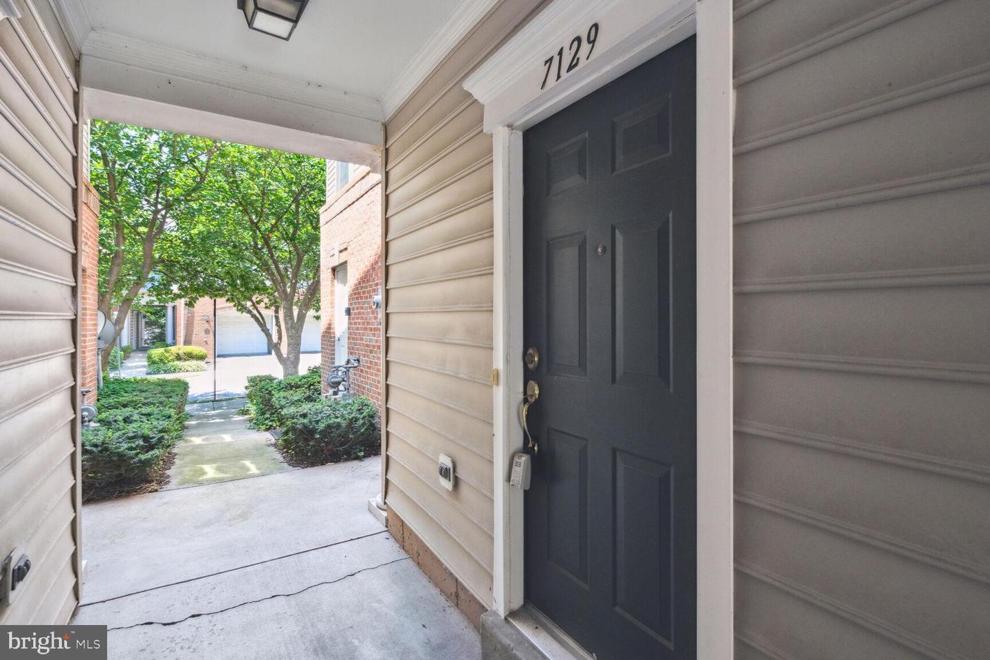 Photo 3 of 34 of 7129 Mason Grove Ct #12 townhome