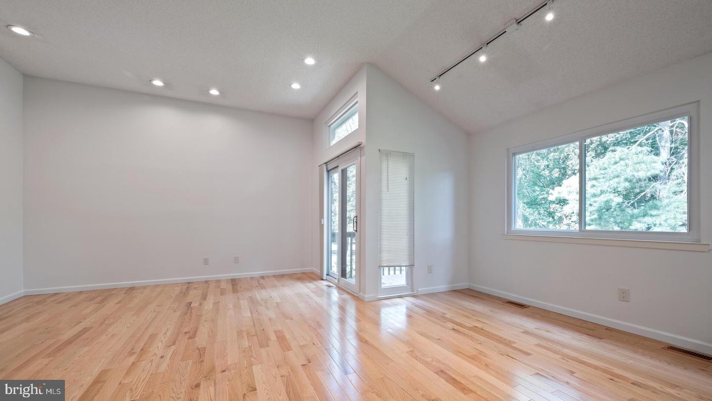 Photo 11 of 37 of 252 Sayre Dr townhome