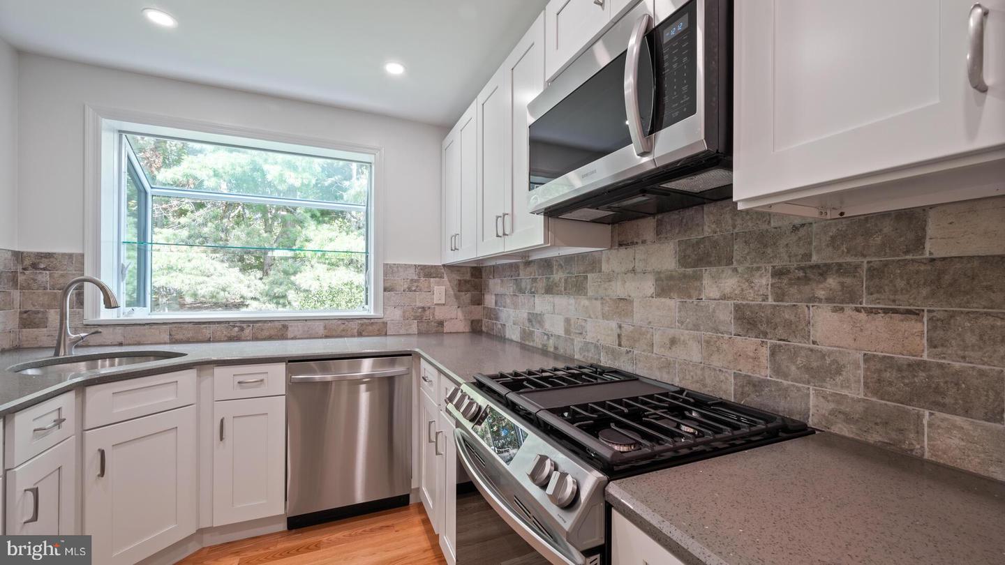 Photo 14 of 37 of 252 Sayre Dr townhome