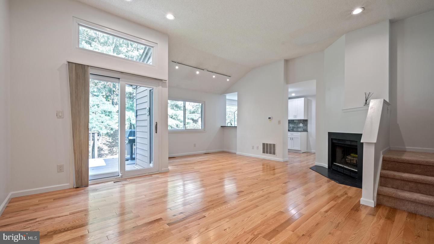 Photo 9 of 37 of 252 Sayre Dr townhome