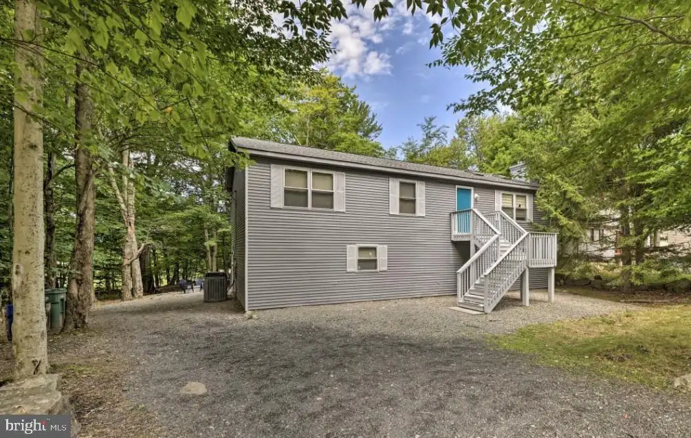 327 Country Place Drive, Tobyhanna, PA, 18466