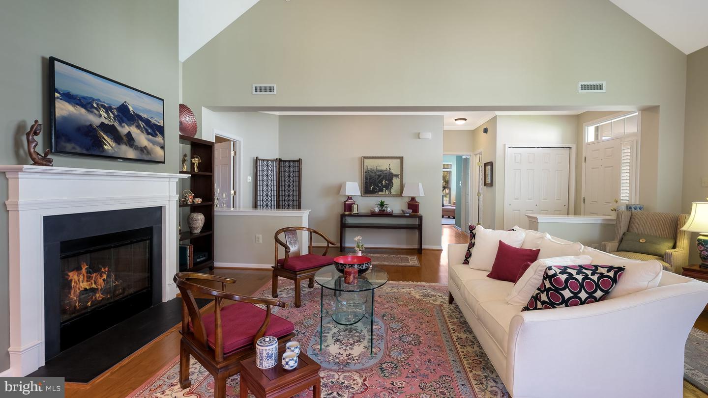 Photo 9 of 43 of 109 Lincoln Dr #232 townhome