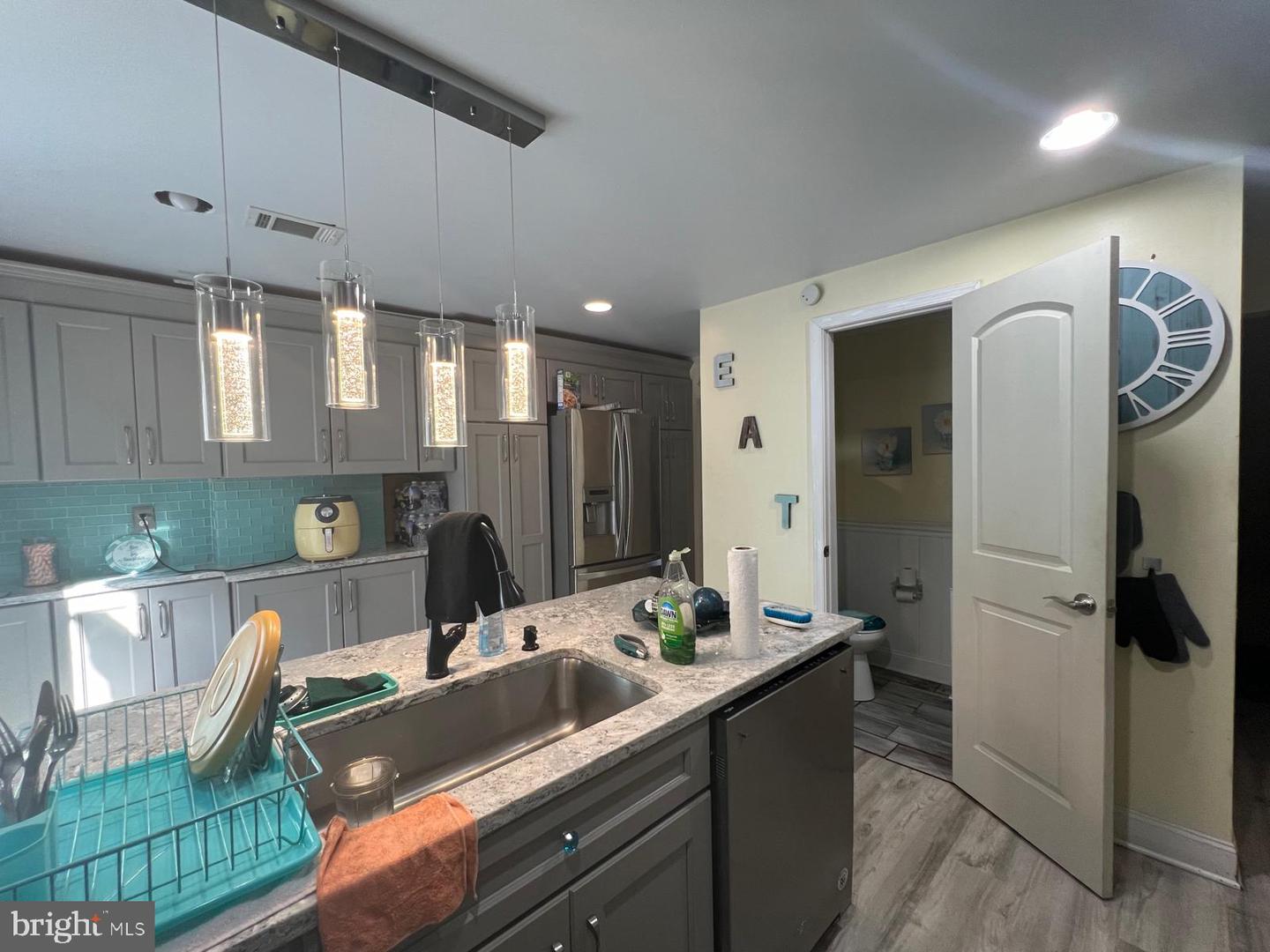 Photo 6 of 27 of 2219 Bond Ave townhome