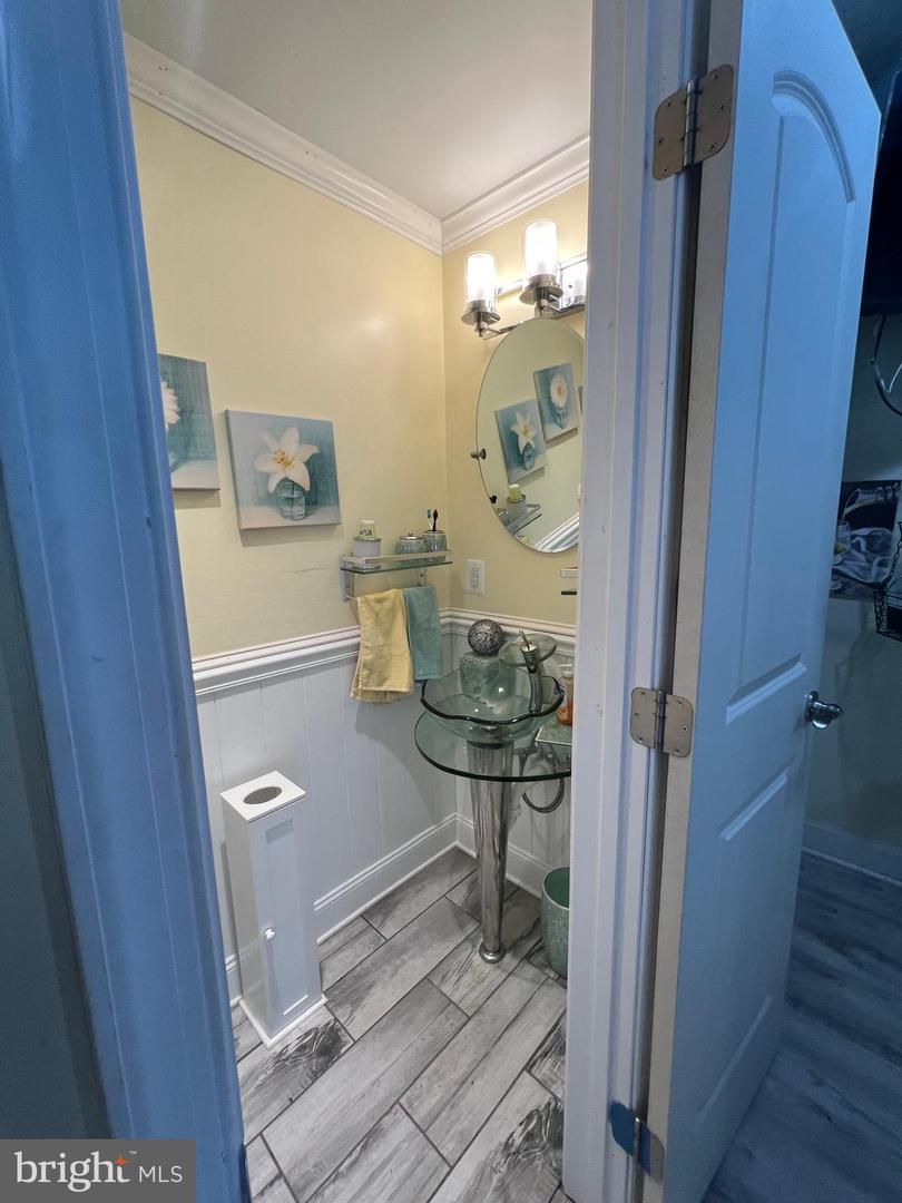 Photo 9 of 27 of 2219 Bond Ave townhome