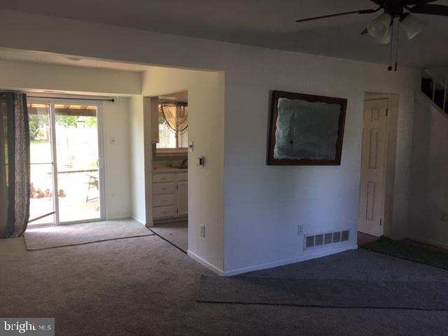 Photo 5 of 11 of 50 Farmhouse Rd multi-family property