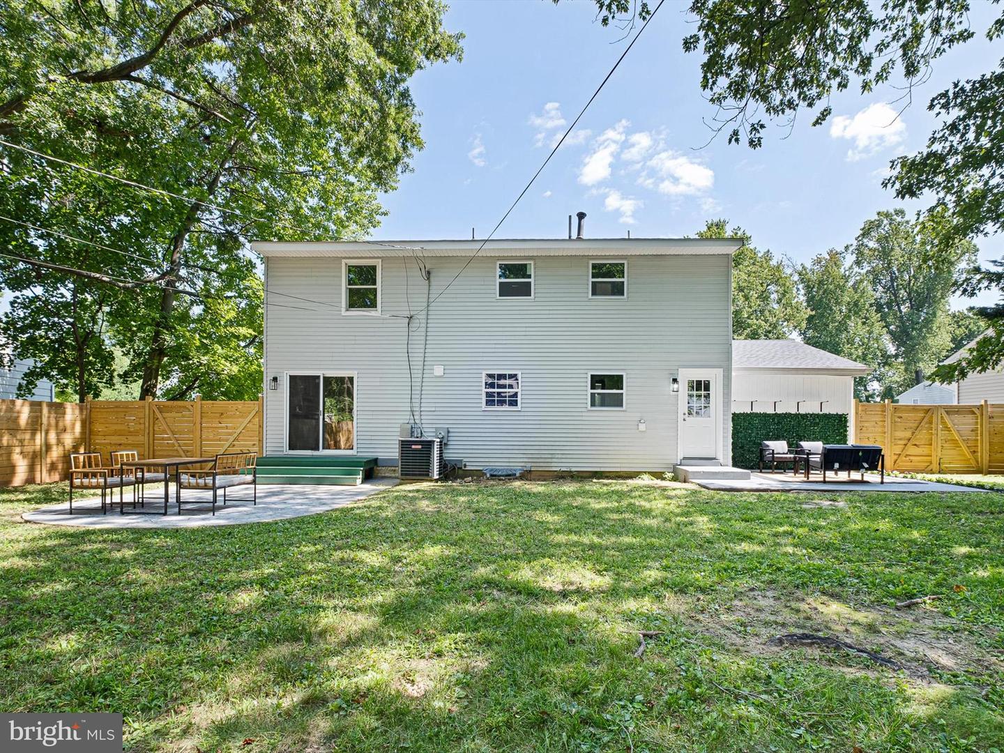 Photo 28 of 33 of 2609 Bradwood Rd house