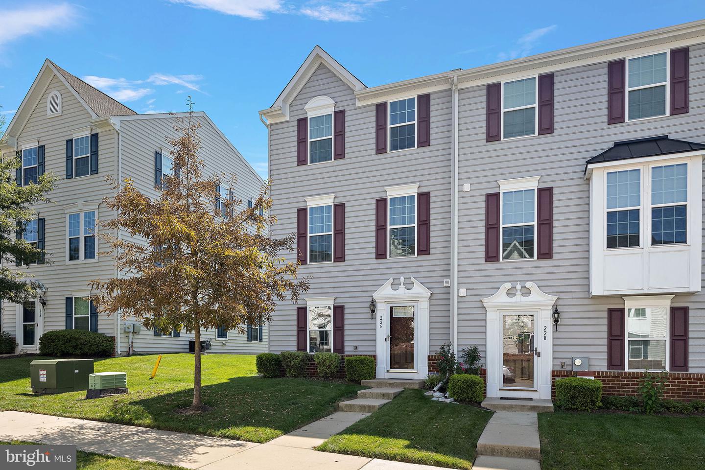 Photo 2 of 36 of 226 Ashburn Rd townhome