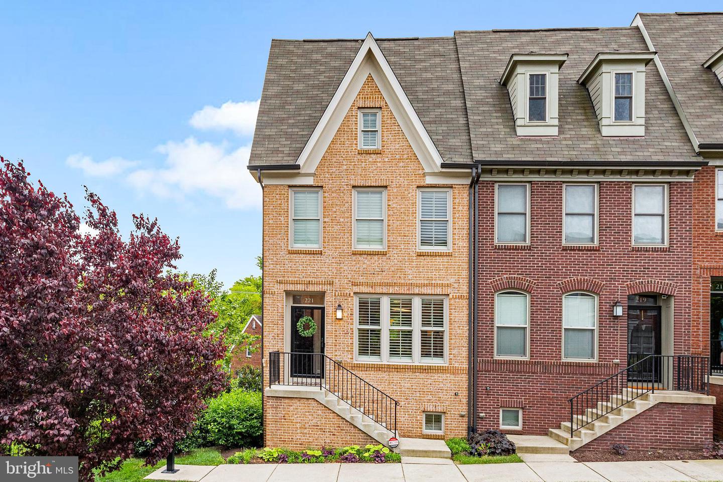 View Washington, DC 20011 townhome