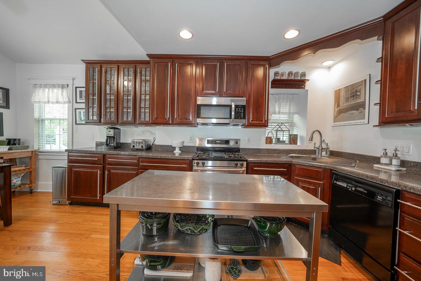 Photo 10 of 35 of 118 Cynwyd Rd house