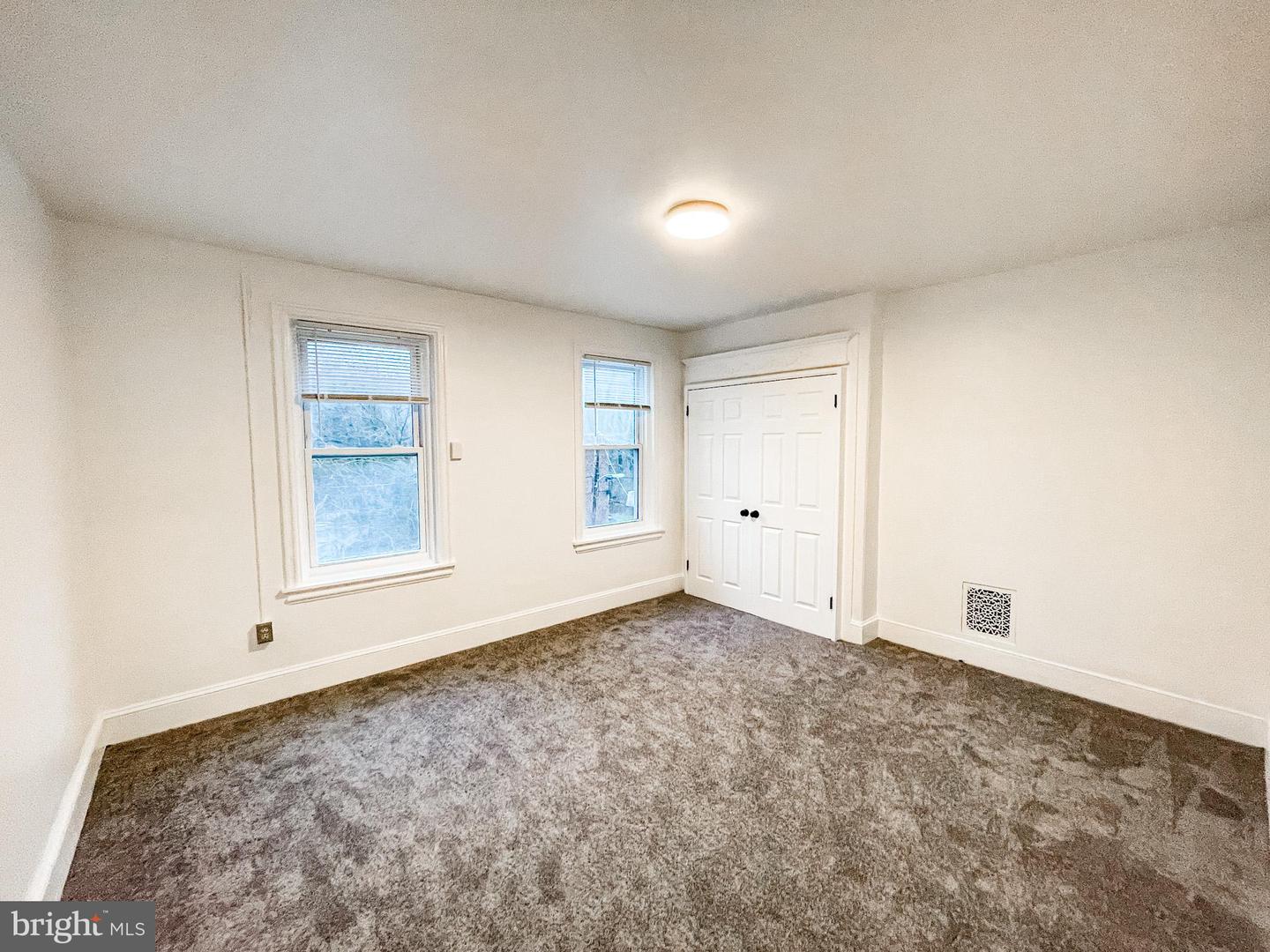 Photo 12 of 26 of 8 E 44th St multi-family property