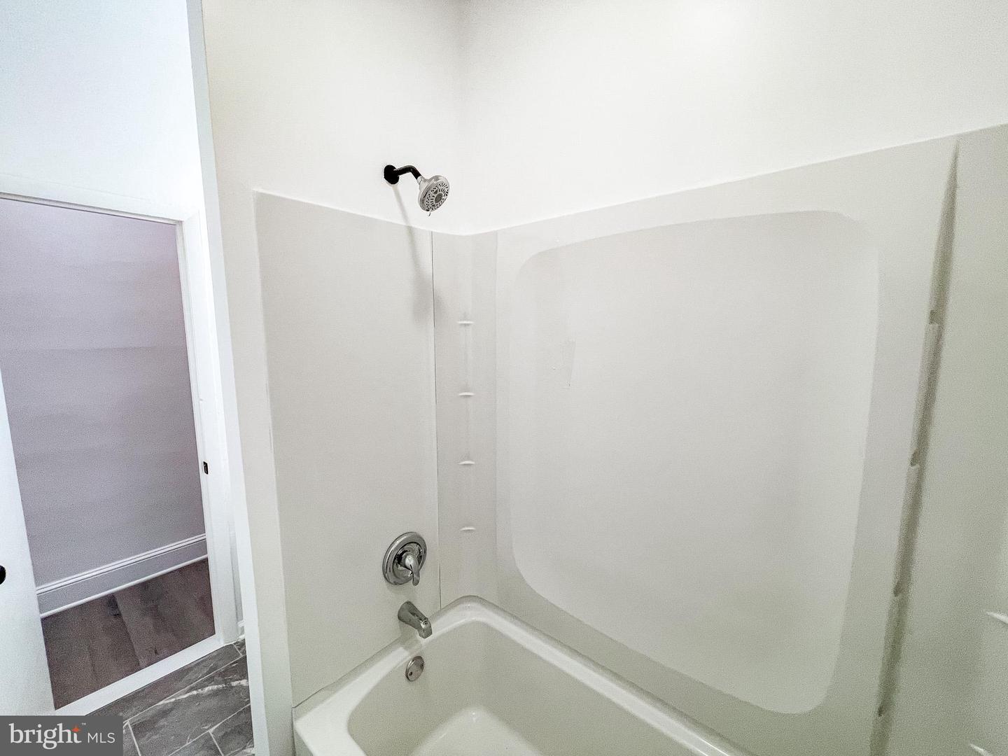 Photo 8 of 26 of 8 E 44th St multi-family property