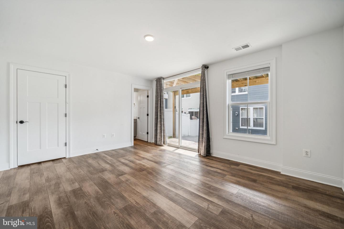 Photo 4 of 35 of 3243 Bergen St townhome