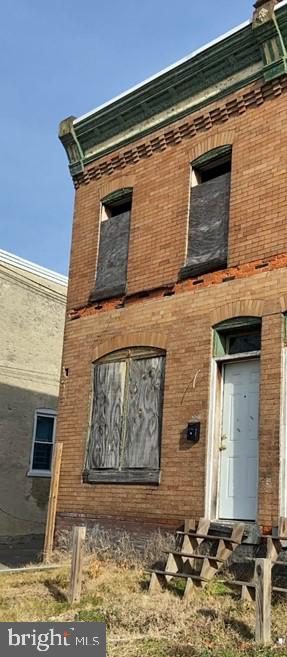 Photo 1 of 8 of 221 Lloyd St townhome