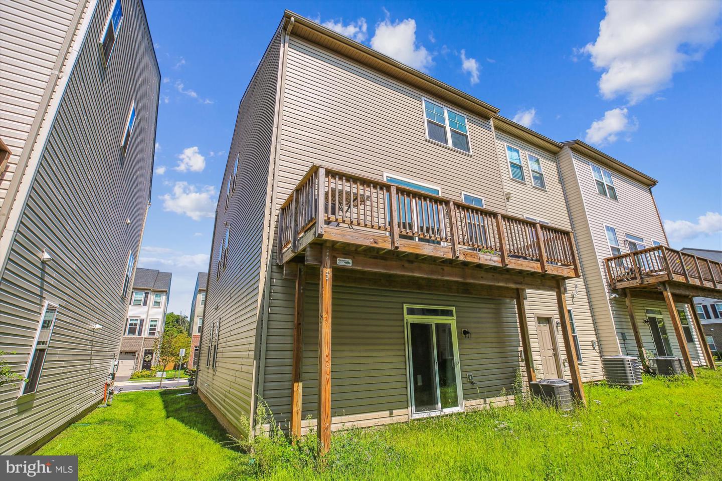 Photo 10 of 71 of 15941 Coolidge Ave townhome