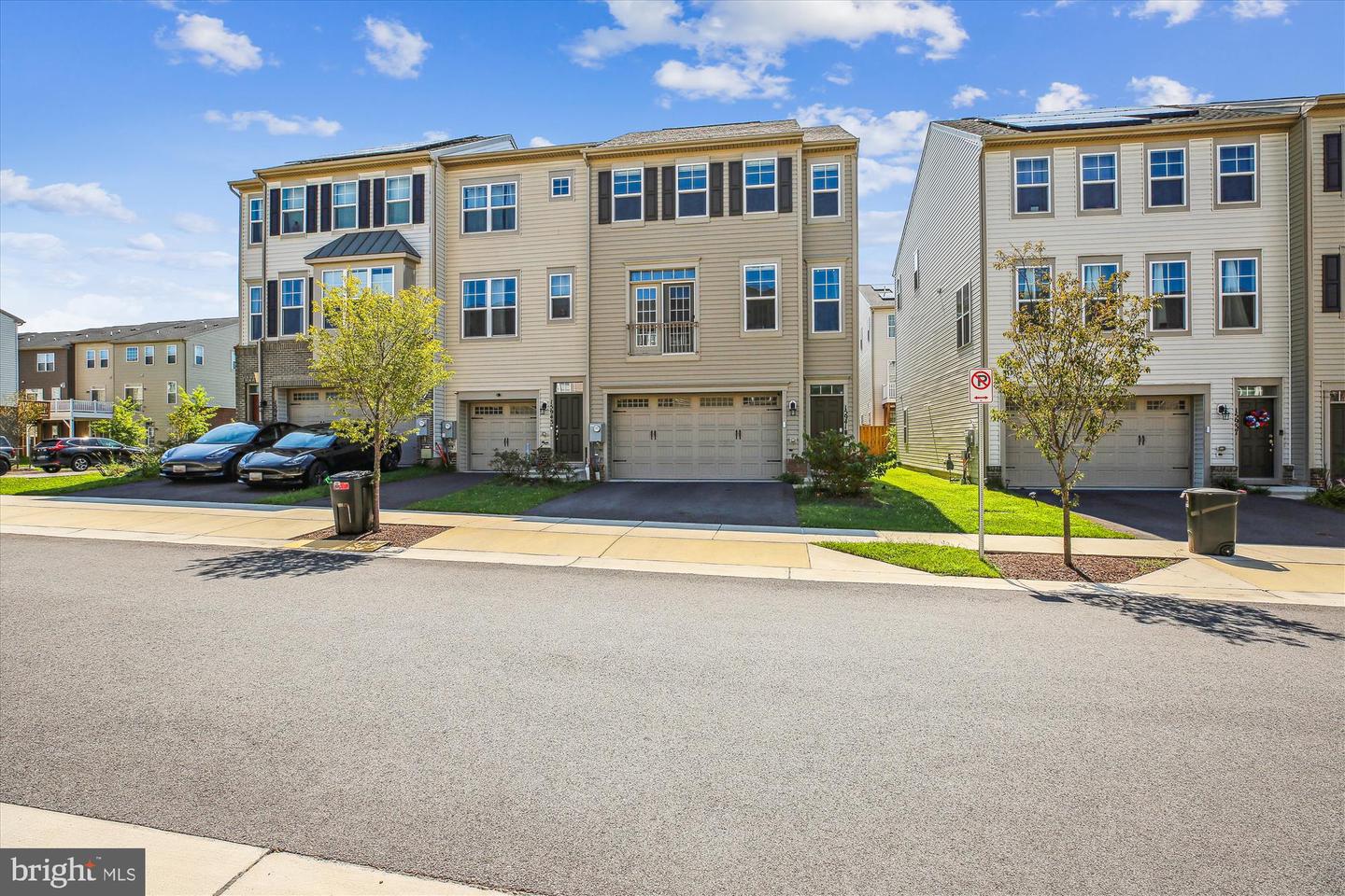 Photo 6 of 71 of 15941 Coolidge Ave townhome