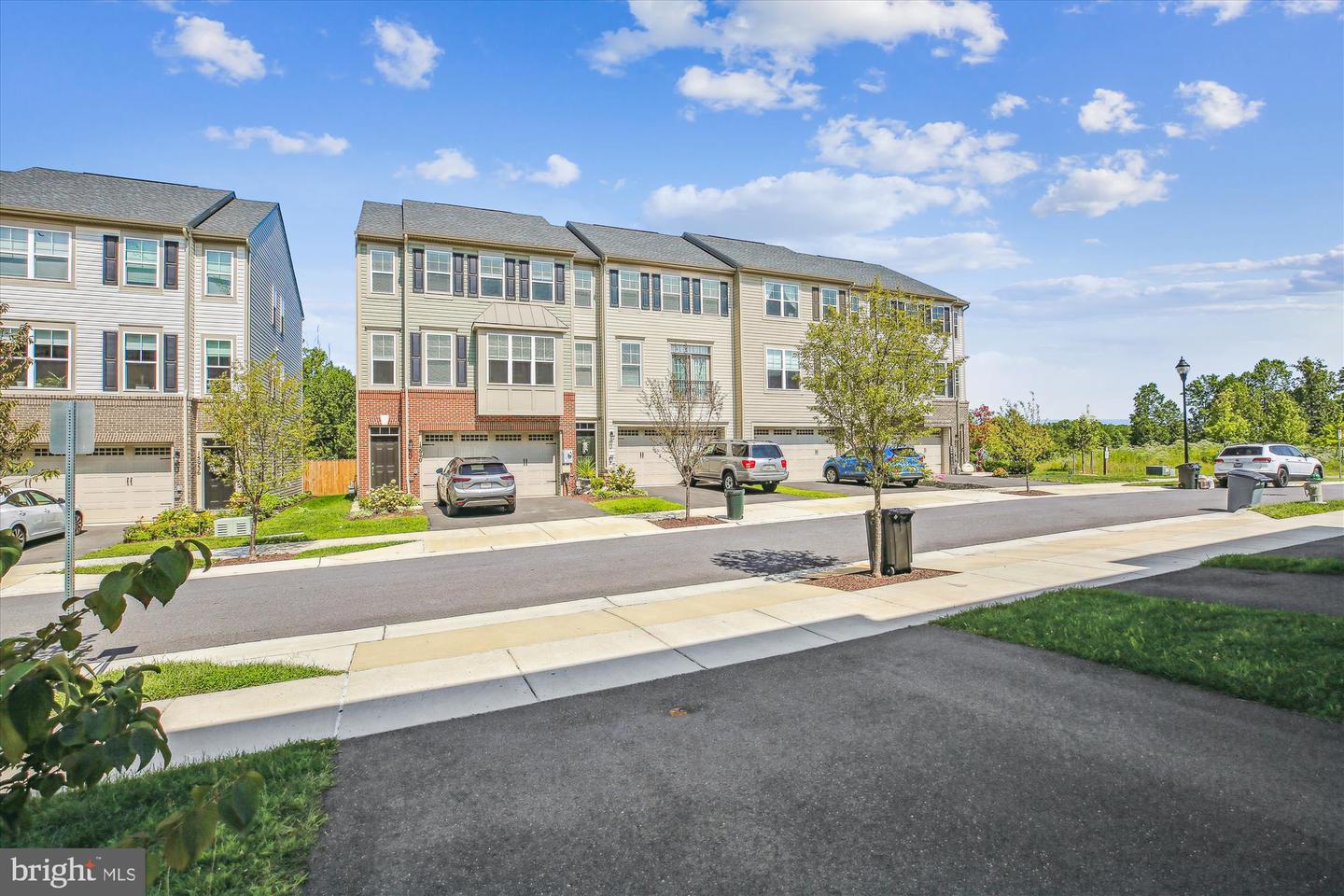 Photo 8 of 71 of 15941 Coolidge Ave townhome