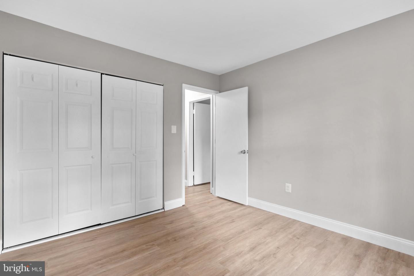 Photo 16 of 27 of 12 Irish Ct townhome
