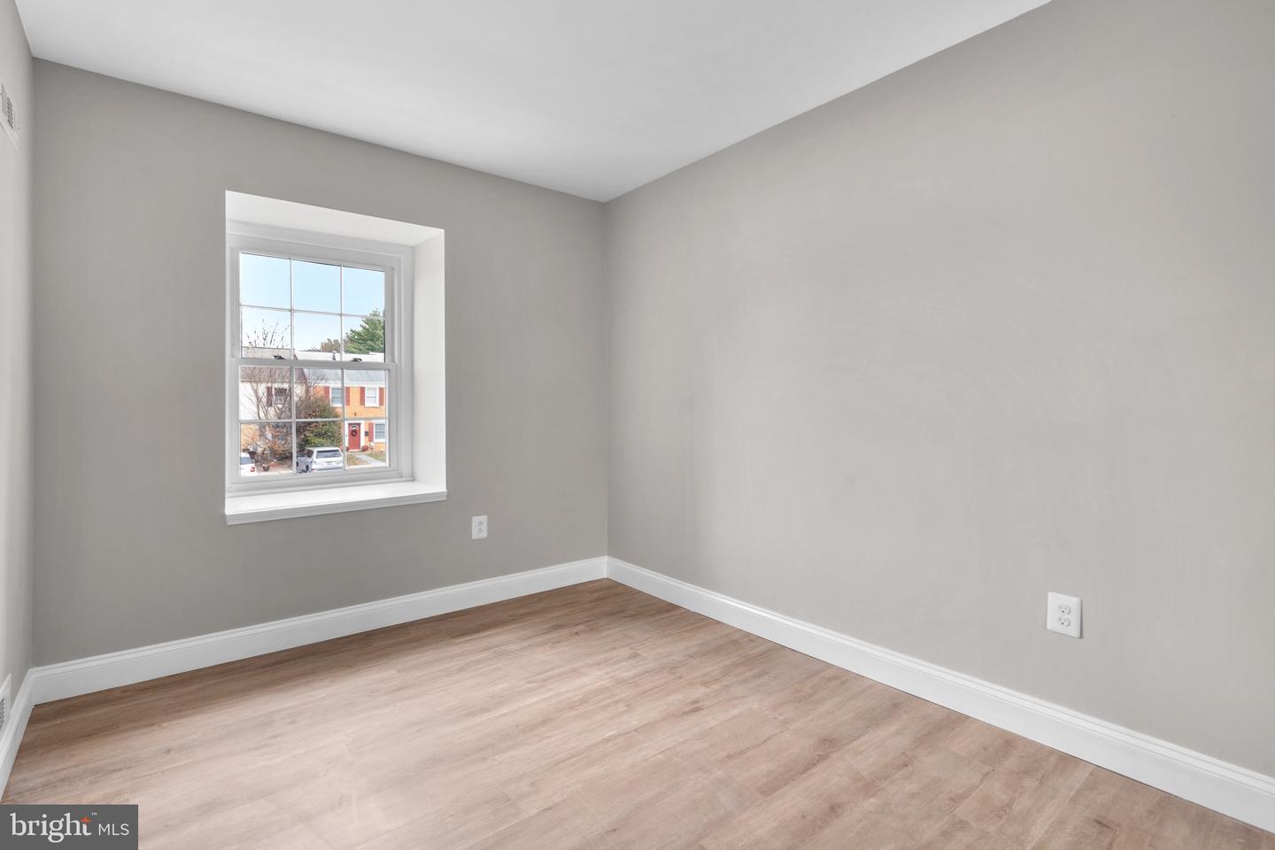 Photo 18 of 27 of 12 Irish Ct townhome