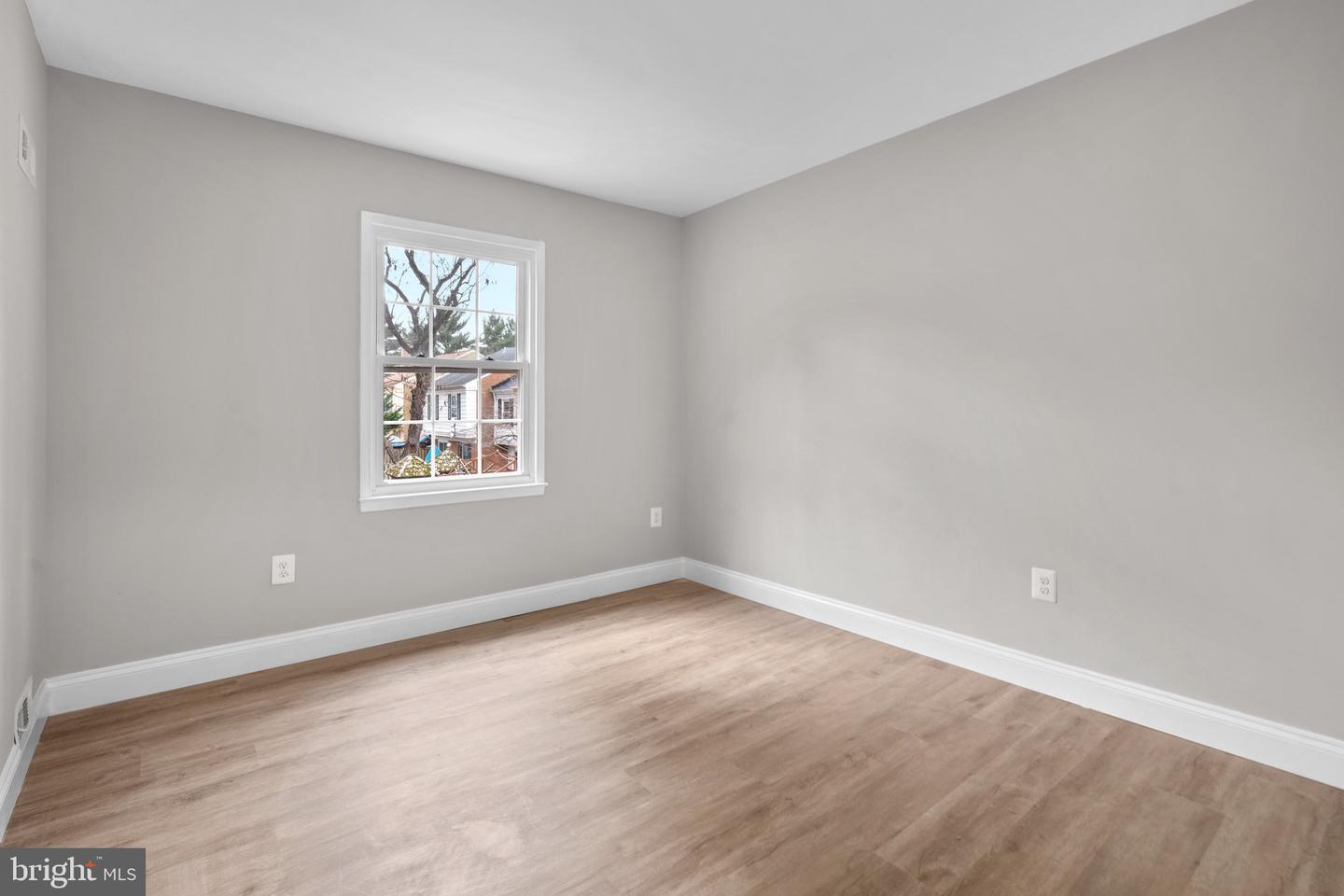 Photo 15 of 27 of 12 Irish Ct townhome