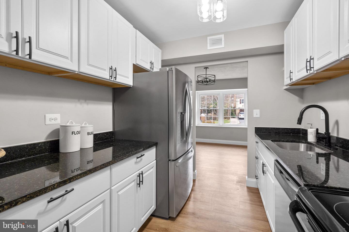 Photo 4 of 27 of 12 Irish Ct townhome