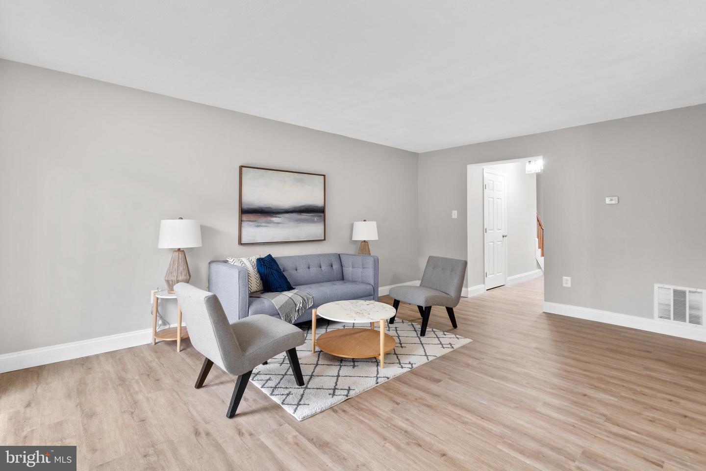 Photo 2 of 27 of 12 Irish Ct townhome