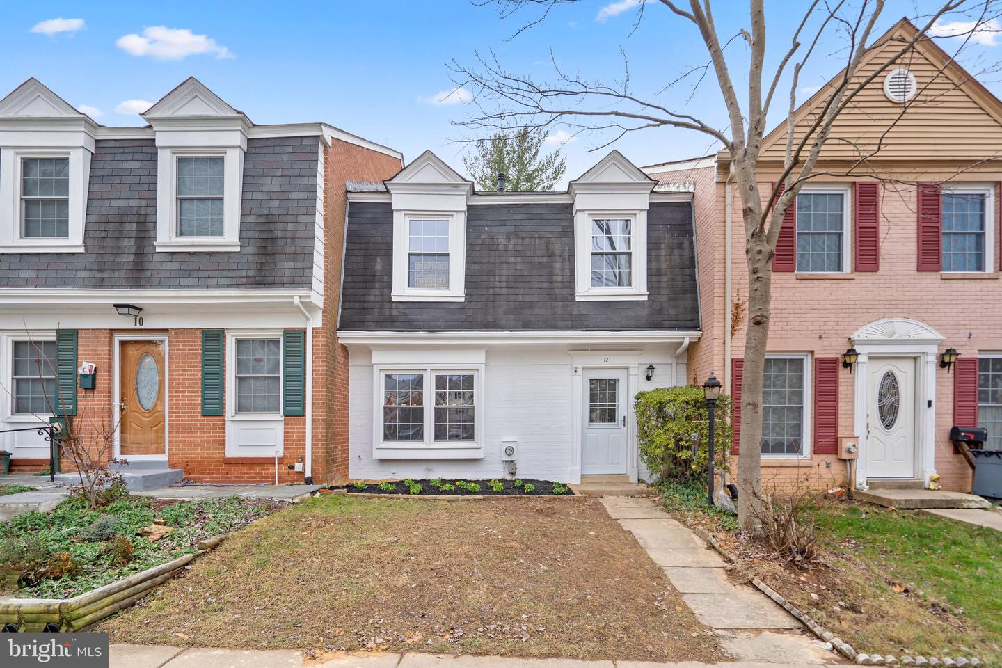 Photo 1 of 27 of 12 Irish Ct townhome