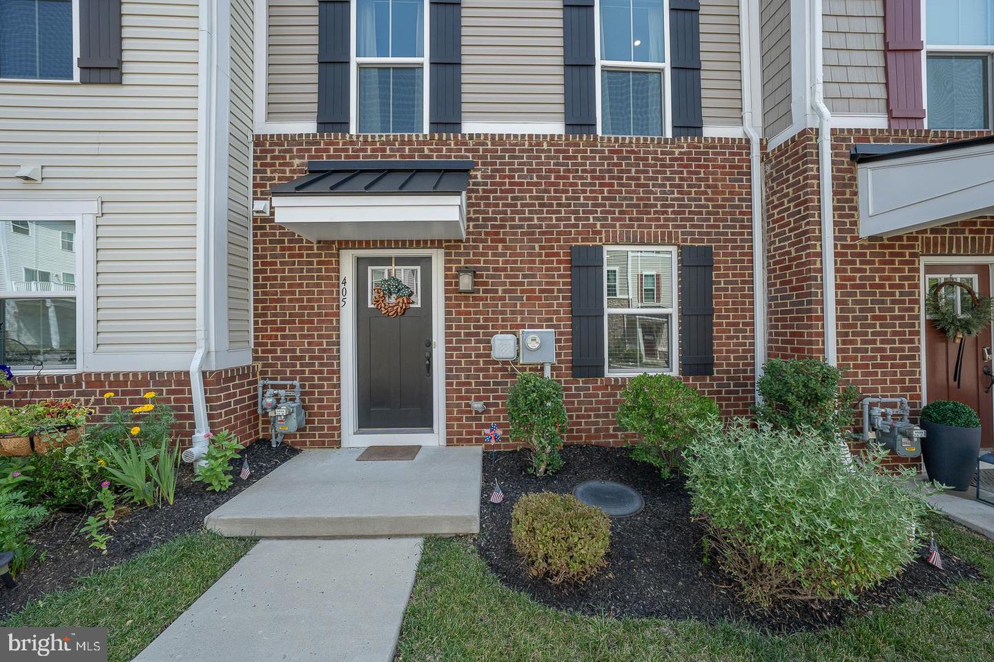 Photo 2 of 41 of 405 Blue Welsh St townhome