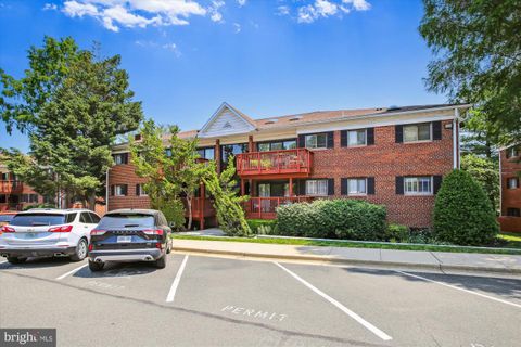 Condominium in Alexandria VA 205 Skyhill ROAD.jpg