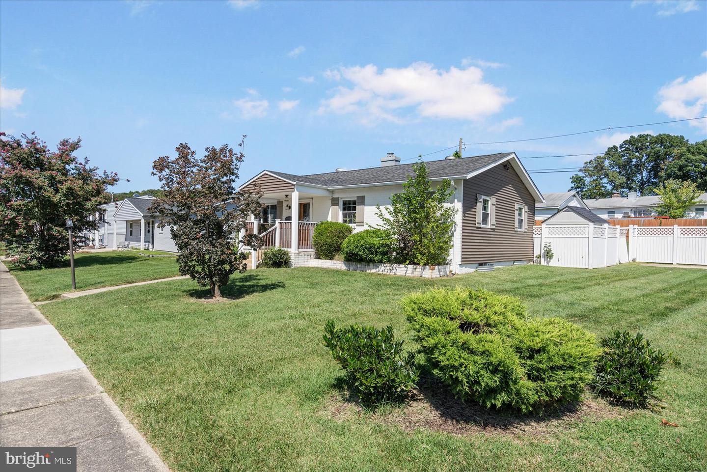 Photo 3 of 25 of 425 Crisfield Rd house