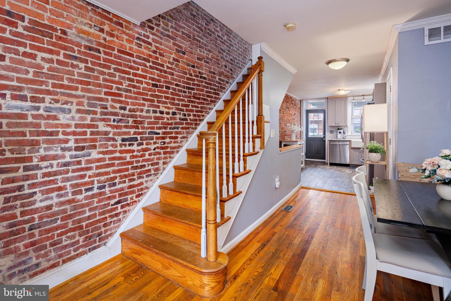Photo 5 of 36 of 504 S Curley St townhome