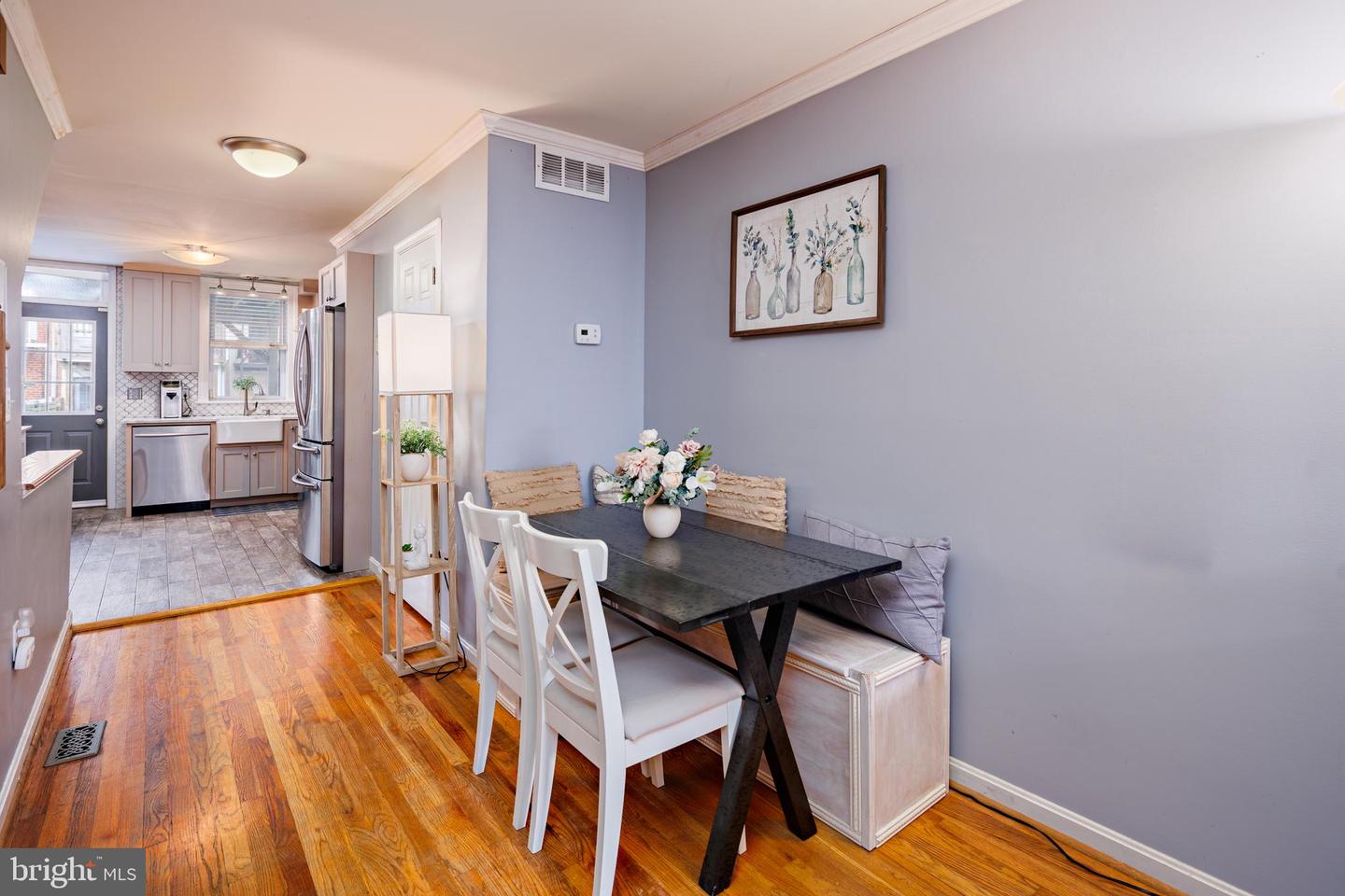 Photo 6 of 36 of 504 S Curley St townhome