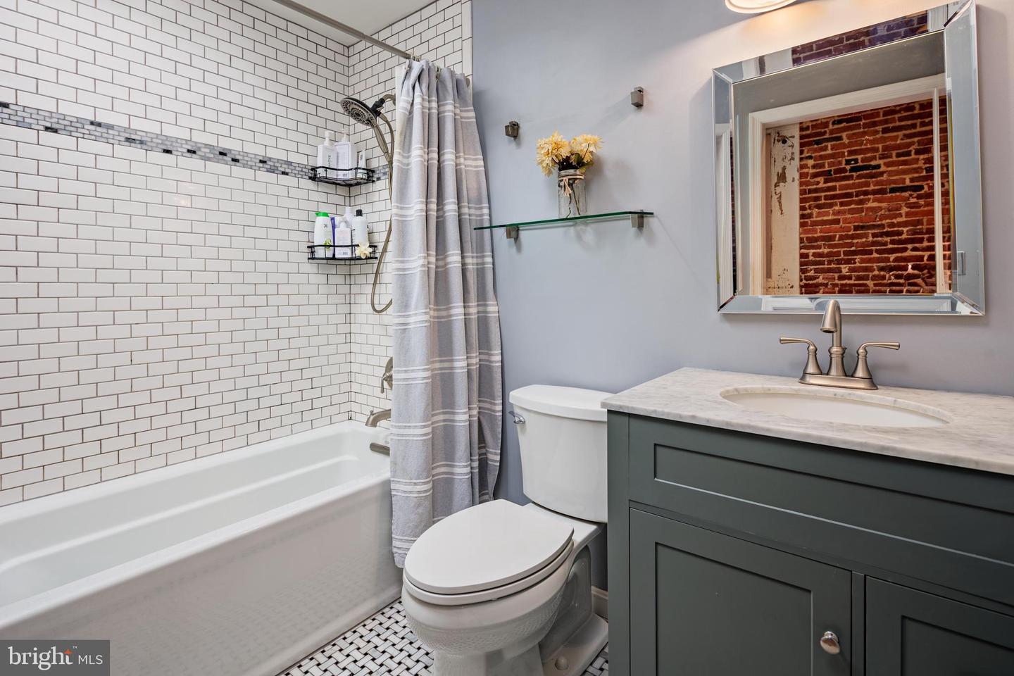Photo 19 of 36 of 504 S Curley St townhome