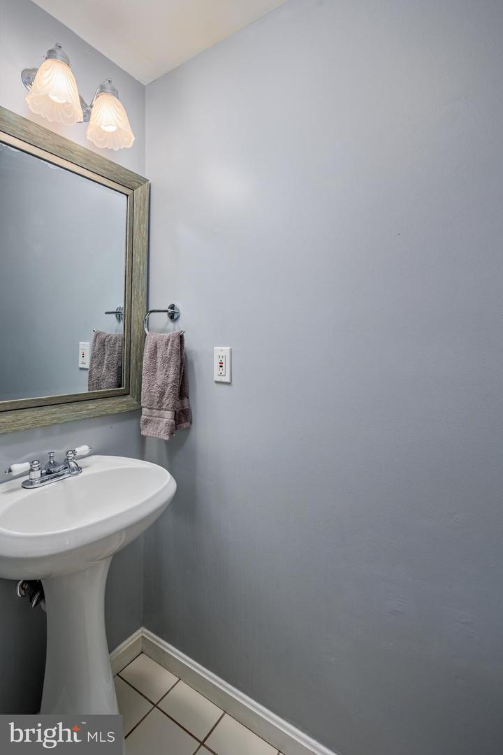 Photo 9 of 36 of 504 S Curley St townhome