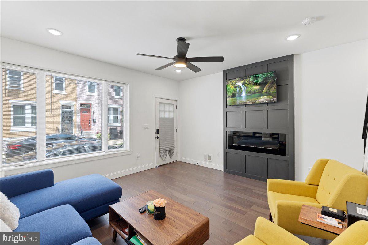 View Philadelphia, PA 19144 townhome