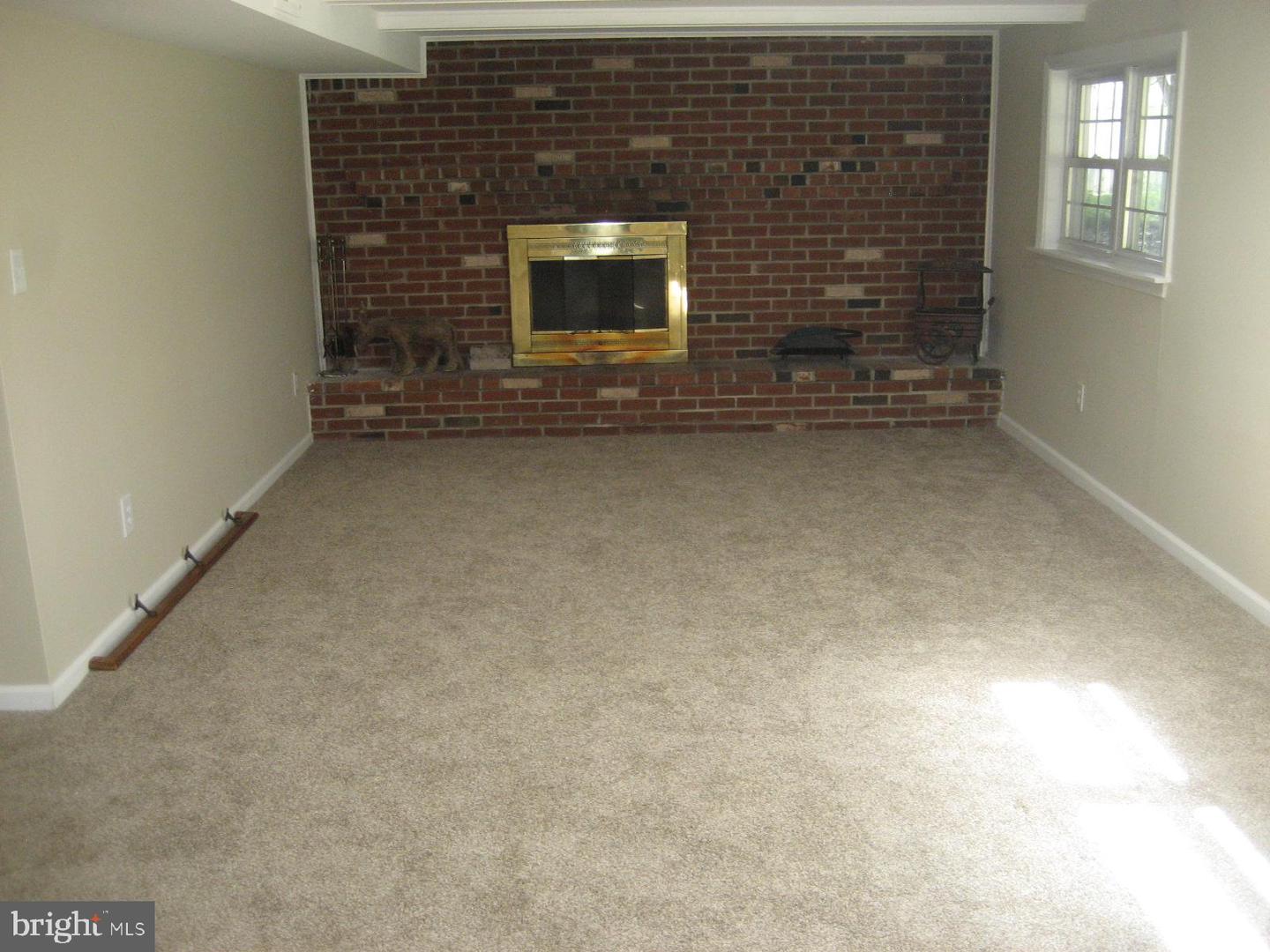 Photo 5 of 18 of 930 Grenville Dr house