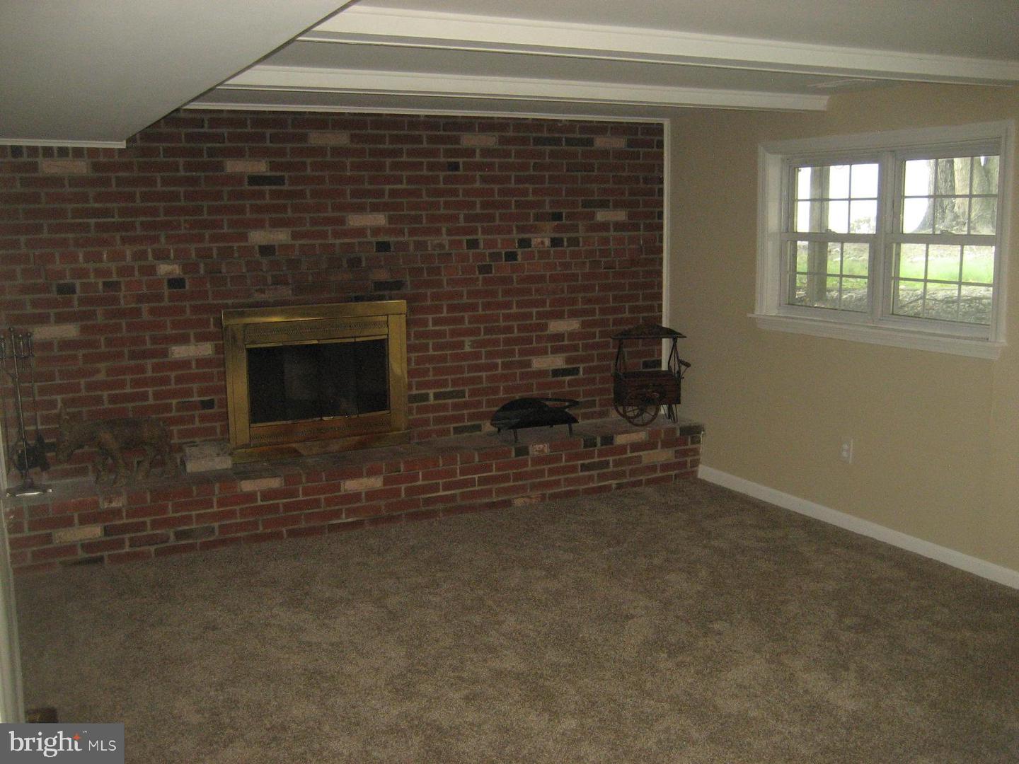 Photo 12 of 18 of 930 Grenville Dr house