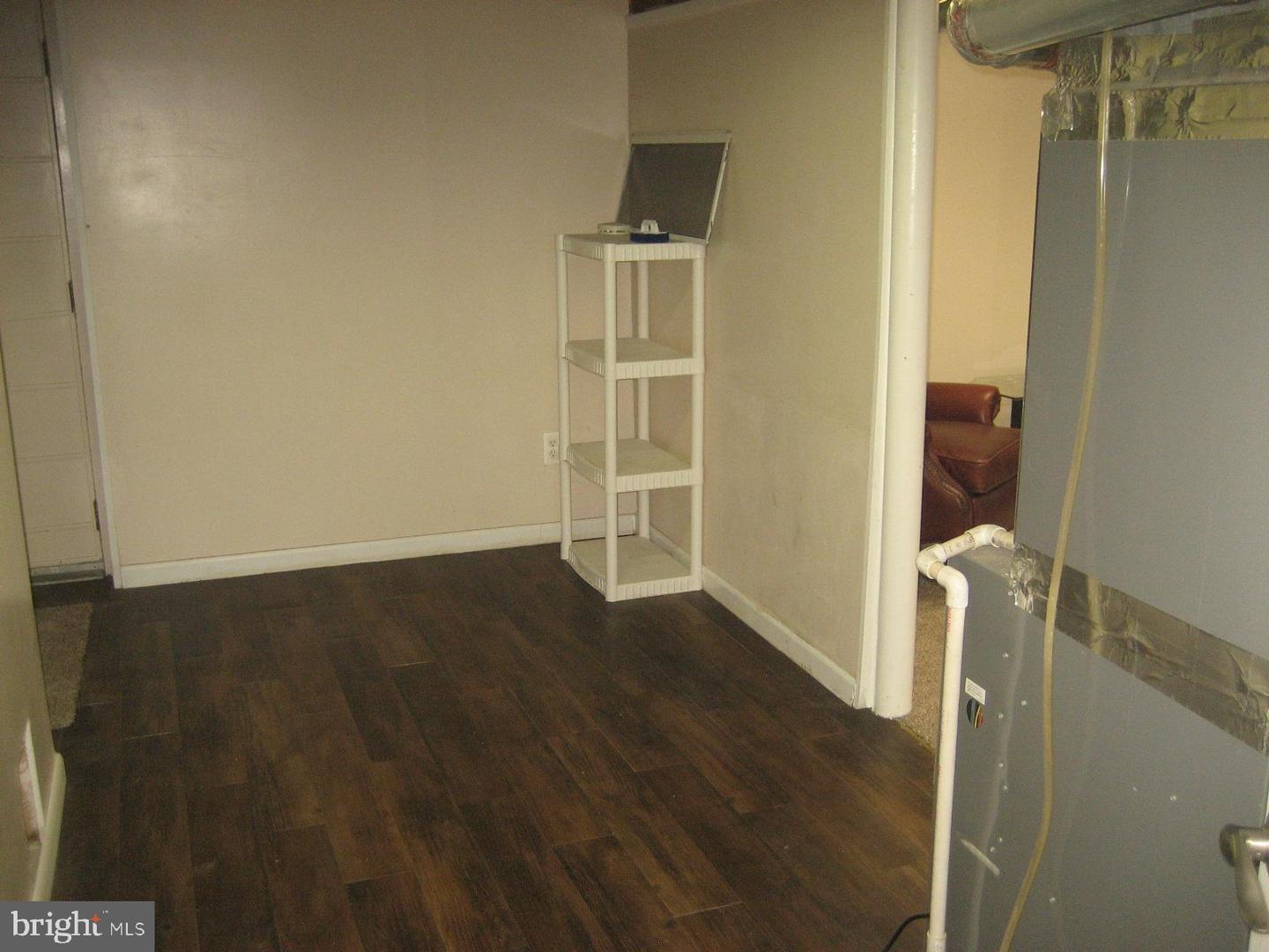 Photo 10 of 18 of 930 Grenville Dr house