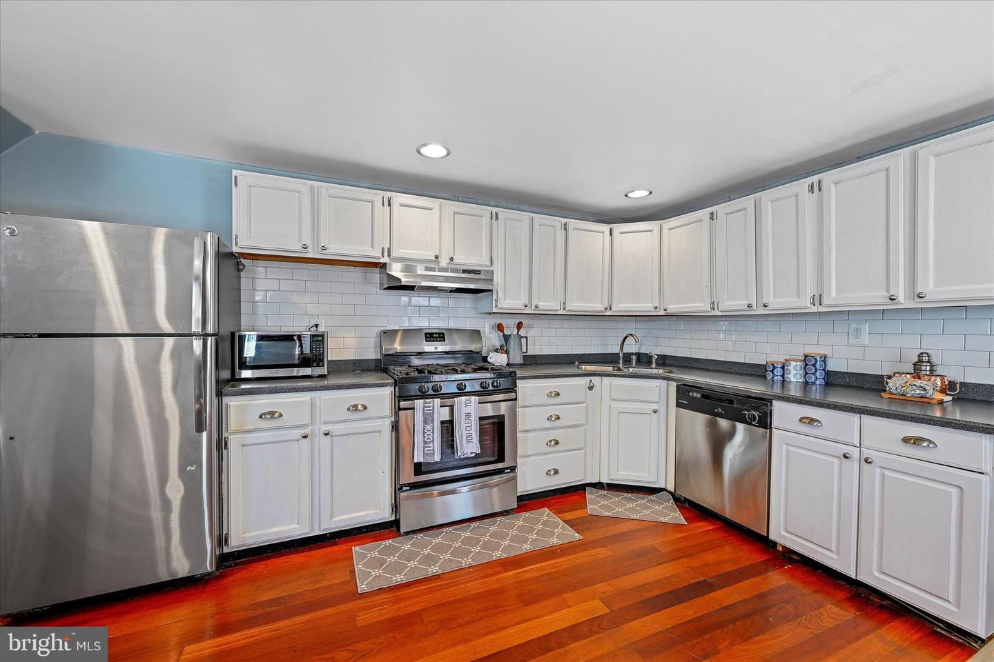 Photo 9 of 31 of 1703 Gough St multi-family property