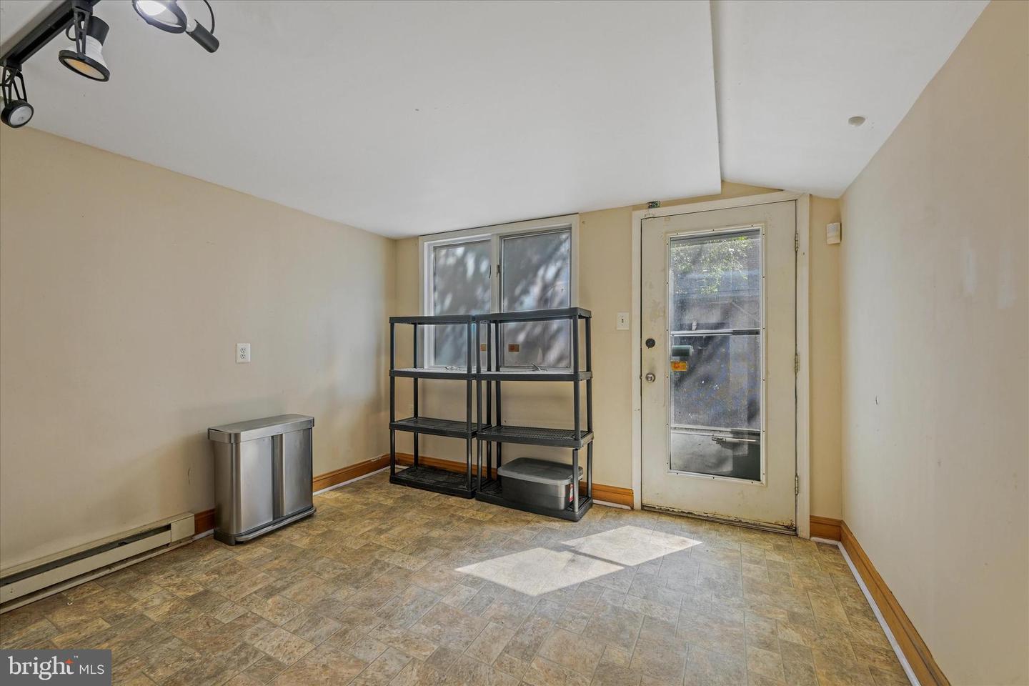 Photo 11 of 31 of 1703 Gough St multi-family property