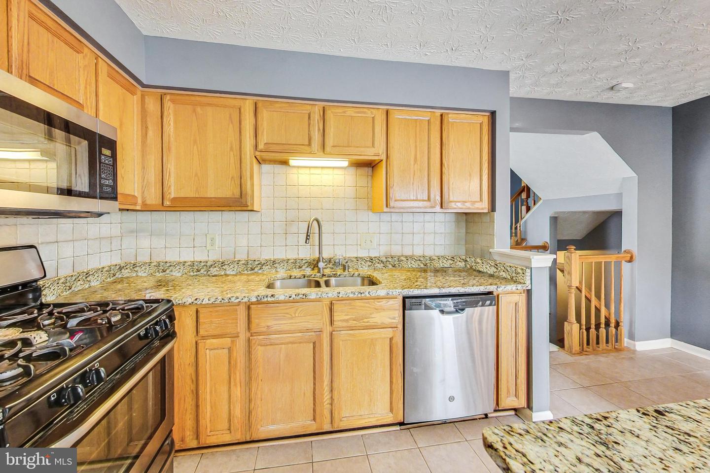 Photo 8 of 40 of 2718 Mapleview Ct townhome