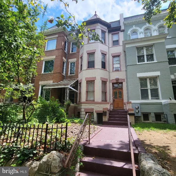 1122 Columbia Road NW