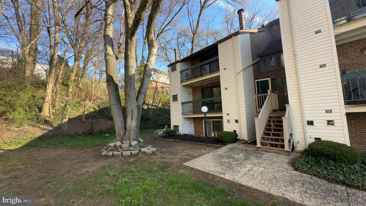 3750 Clarendon Avenue Unit 16