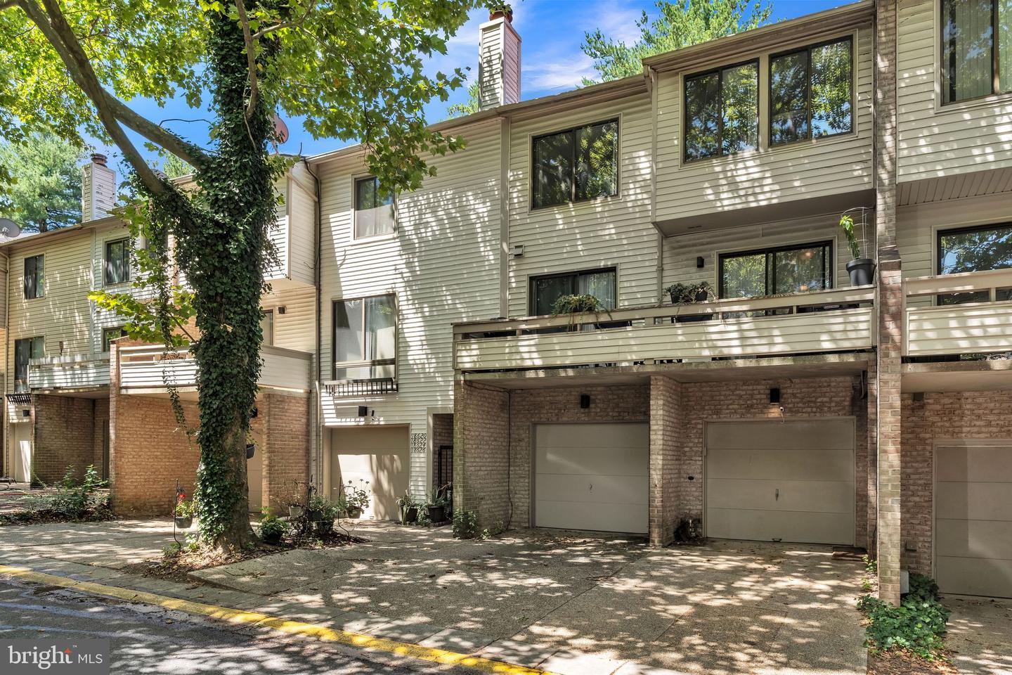 View MONTGOMERY VILLAGE, MD 20886 townhome
