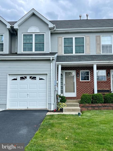 Townhouse in Royersford PA 82 Forrest COURT.jpg