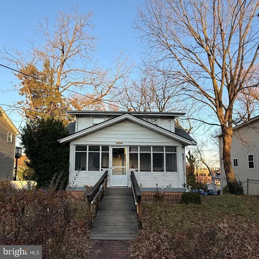 2137 30th Street NE