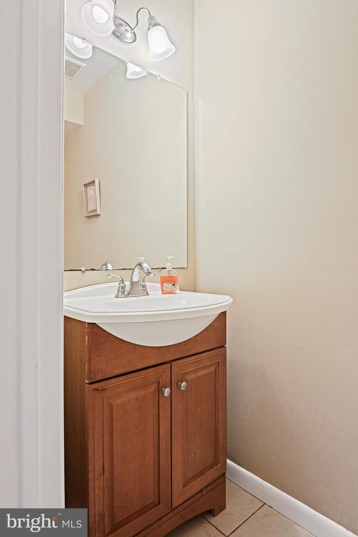 Photo 5 of 30 of 13305 Apgar Pl townhome