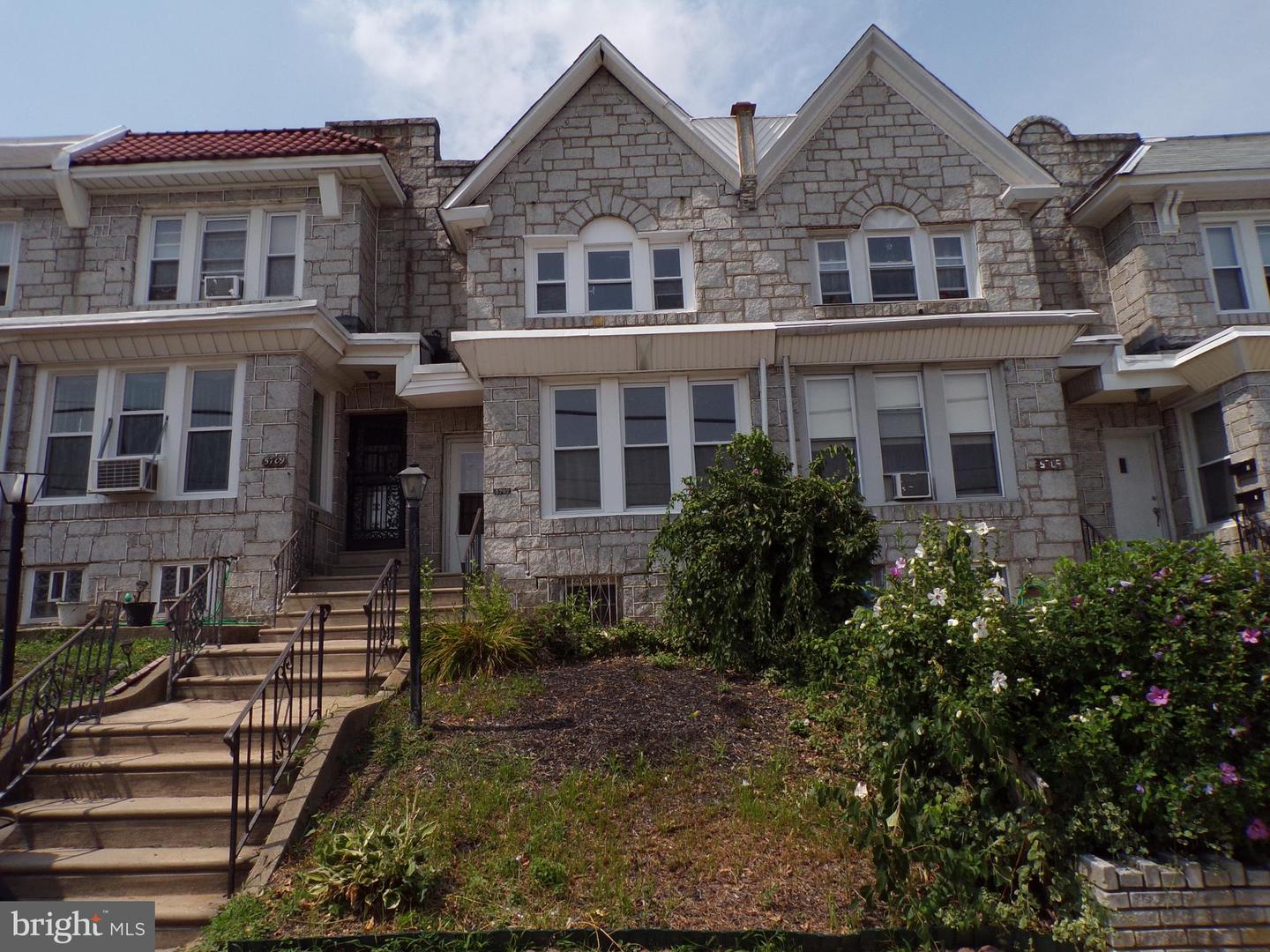 View Philadelphia, PA 19131 townhome