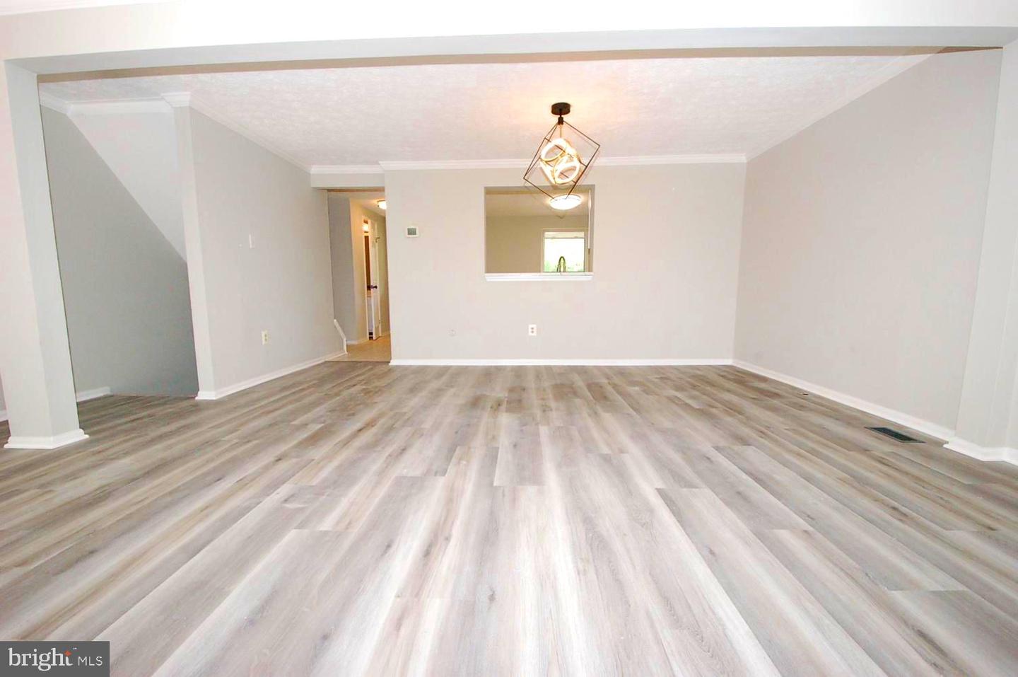 Photo 7 of 37 of 8013 Green Tree Ct townhome