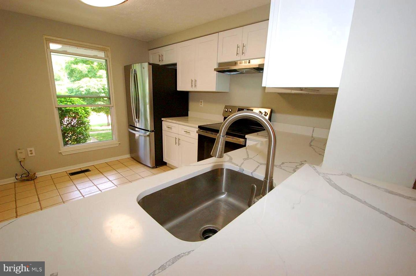 Photo 4 of 37 of 8013 Green Tree Ct townhome